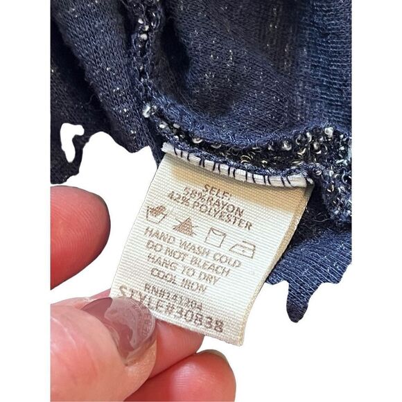 hem & thread sleeveless top - Picture 6 of 8